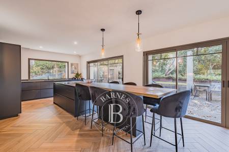 VILLA FAMILIALE AVEC PISCINE DANS LE QUARTIER DE PEREIRE À ARCACHON