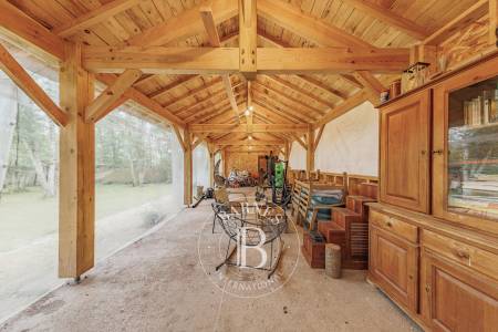 MAISON DE CAMPAGNE AVEC PISCINE ET DEUX STUDIOS INDÉPENDANTS SITUÉE À GUJAN-MESTRAS