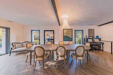 VILLA FAMILIALE AVEC PISCINE DANS LE QUARTIER DE PEREIRE À ARCACHON