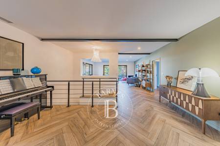 VILLA FAMILIALE AVEC PISCINE DANS LE QUARTIER DE PEREIRE À ARCACHON