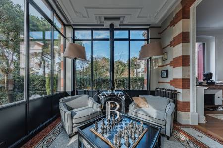 SOMPTUEUSE VILLA HISTORIQUE RÉNOVÉE AVEC PISCINE EN VILLE D’HIVER À ARCACHON