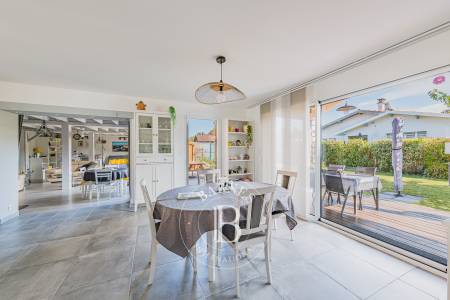 MAISON CONTEMPORAINE AVEC GRANGE RÉNOVÉE À BISCARROSSE