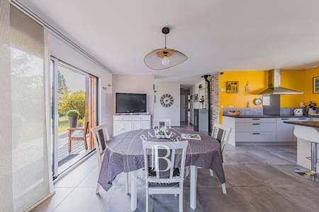 MAISON CONTEMPORAINE AVEC GRANGE RÉNOVÉE À BISCARROSSE