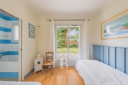 VILLA DE PLAIN-PIED AVEC VUE SUR LE BASSIN ET PISCINE AU PYLA-SUR-MER