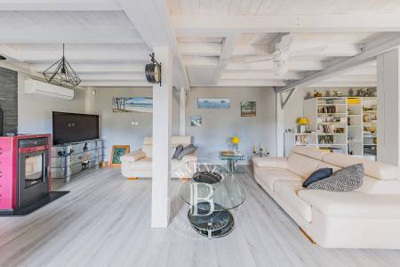 MAISON CONTEMPORAINE AVEC GRANGE RÉNOVÉE À BISCARROSSE