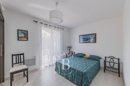 MAISON CONTEMPORAINE AVEC GRANGE RÉNOVÉE À BISCARROSSE