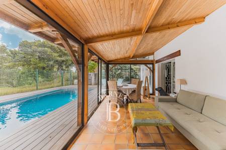 VILLA DE PLAIN-PIED AVEC VUE SUR LE BASSIN ET PISCINE AU PYLA-SUR-MER