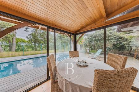 VILLA DE PLAIN-PIED AVEC VUE SUR LE BASSIN ET PISCINE AU PYLA-SUR-MER