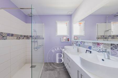 MAISON CONTEMPORAINE AVEC GRANGE RÉNOVÉE À BISCARROSSE