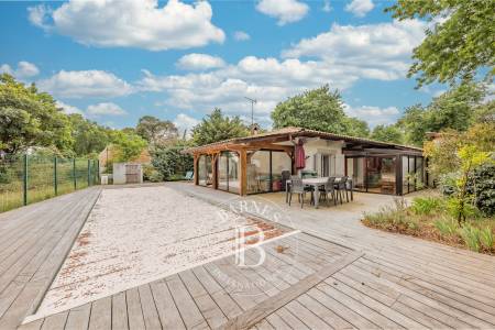 VILLA DE PLAIN-PIED AVEC VUE SUR LE BASSIN ET PISCINE AU PYLA-SUR-MER