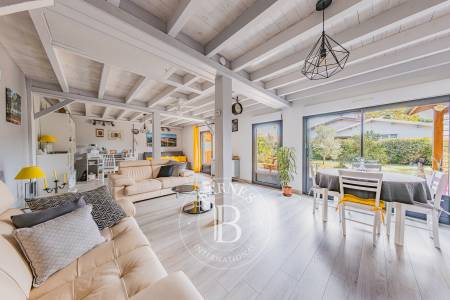MAISON CONTEMPORAINE AVEC GRANGE RÉNOVÉE À BISCARROSSE