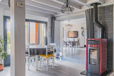 MAISON CONTEMPORAINE AVEC GRANGE RÉNOVÉE À BISCARROSSE