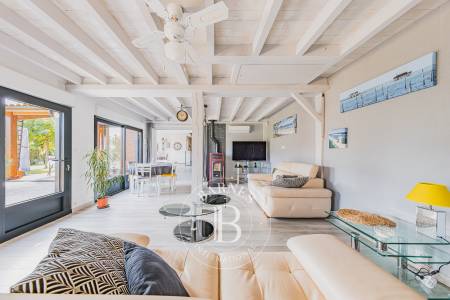 MAISON CONTEMPORAINE AVEC GRANGE RÉNOVÉE À BISCARROSSE