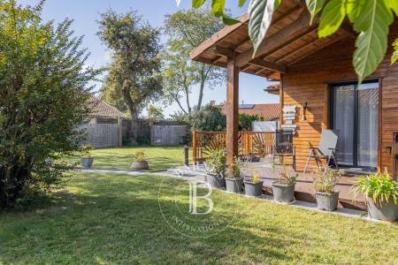 MAISON CONTEMPORAINE AVEC GRANGE RÉNOVÉE À BISCARROSSE