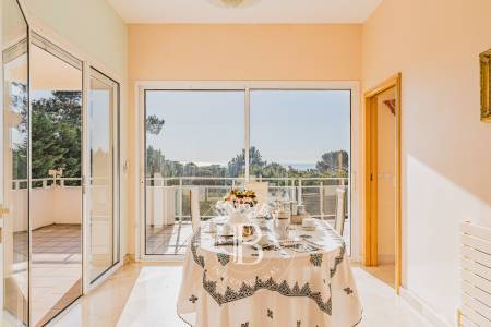 VILLA CONTEMPORAINE AVEC VUE PANORAMIQUE SUR LE BASSIN AU PYLA-SUR-MER