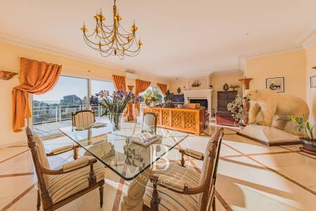 VILLA CONTEMPORAINE AVEC VUE PANORAMIQUE SUR LE BASSIN AU PYLA-SUR-MER