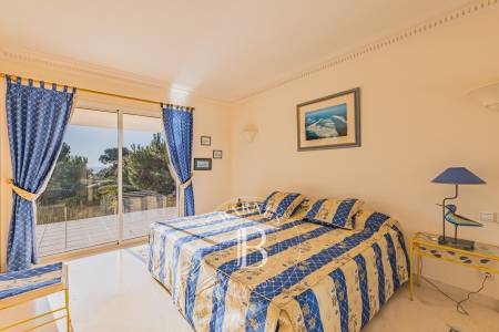 VILLA CONTEMPORAINE AVEC VUE PANORAMIQUE SUR LE BASSIN AU PYLA-SUR-MER