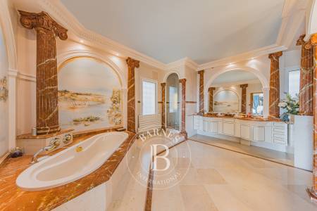 VILLA CONTEMPORAINE AVEC VUE PANORAMIQUE SUR LE BASSIN AU PYLA-SUR-MER