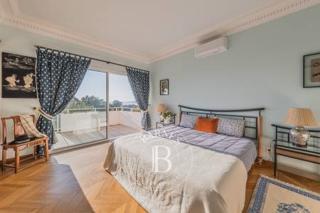 VILLA CONTEMPORAINE AVEC VUE PANORAMIQUE SUR LE BASSIN AU PYLA-SUR-MER