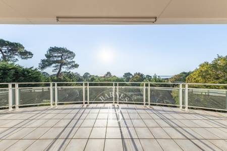 VILLA CONTEMPORAINE AVEC VUE PANORAMIQUE SUR LE BASSIN AU PYLA-SUR-MER