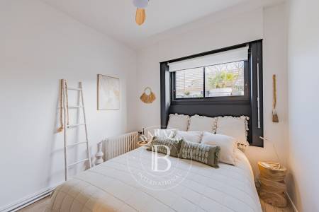 PROPRIÉTÉ CONTEMPORAINE AVEC VUE PANORAMIQUE SUR LE BASSIN À ANDERNOS