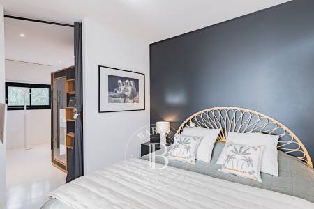 PROPRIÉTÉ CONTEMPORAINE AVEC VUE PANORAMIQUE SUR LE BASSIN À ANDERNOS