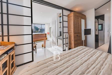 PROPRIÉTÉ CONTEMPORAINE AVEC VUE PANORAMIQUE SUR LE BASSIN À ANDERNOS