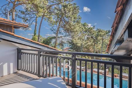 VILLA D’EXCEPTION AVEC VUE SUR LE BASSIN, 6 CHAMBRES ET PISCINE – LA VIGNE, PRESQU’ÎLE DU CAP FERRET