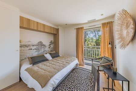 VILLA D’ARCHITECTE AVEC PISCINE DANS LE QUARTIER DES ABATILLES À ARCACHON
