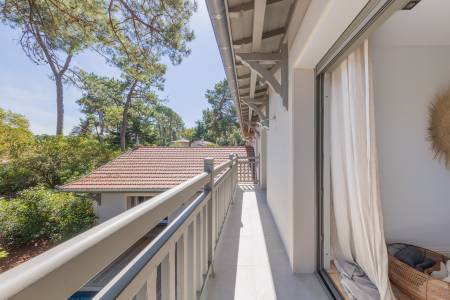 VILLA D’ARCHITECTE AVEC PISCINE DANS LE QUARTIER DES ABATILLES À ARCACHON