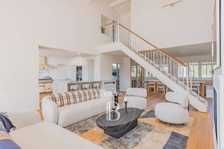 VILLA D’EXCEPTION AVEC VUE SUR LE BASSIN, 6 CHAMBRES ET PISCINE – LA VIGNE, PRESQU’ÎLE DU CAP FERRET