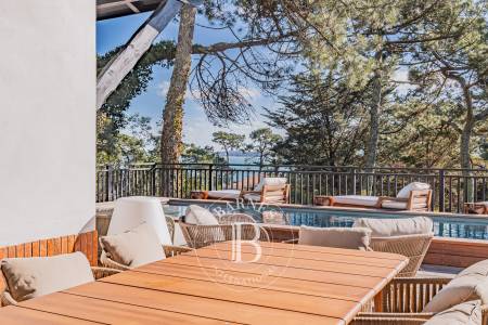 VILLA D’EXCEPTION AVEC VUE SUR LE BASSIN, 6 CHAMBRES ET PISCINE – LA VIGNE, PRESQU’ÎLE DU CAP FERRET