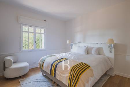 VILLA D’EXCEPTION AVEC VUE SUR LE BASSIN, 6 CHAMBRES ET PISCINE – LA VIGNE, PRESQU’ÎLE DU CAP FERRET
