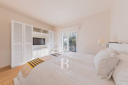 VILLA D’EXCEPTION AVEC VUE SUR LE BASSIN, 6 CHAMBRES ET PISCINE – LA VIGNE, PRESQU’ÎLE DU CAP FERRET