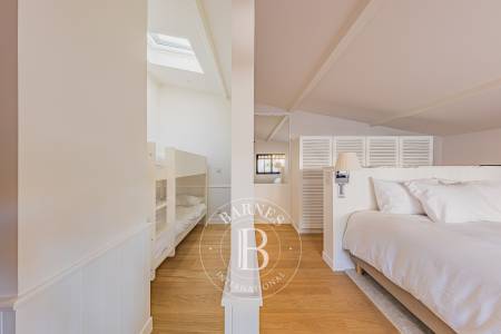 VILLA D’EXCEPTION AVEC VUE SUR LE BASSIN, 6 CHAMBRES ET PISCINE – LA VIGNE, PRESQU’ÎLE DU CAP FERRET