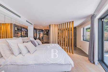 VILLA RÉNOVÉE AVEC PISCINE ET DÉPENDANCE À QUELQUES MÈTRES DE LA PLAGE AU PYLA-SUR-MER