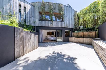 VILLA RÉNOVÉE AVEC PISCINE ET DÉPENDANCE À QUELQUES MÈTRES DE LA PLAGE AU PYLA-SUR-MER