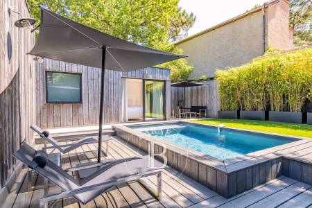 VILLA RÉNOVÉE AVEC PISCINE ET DÉPENDANCE À QUELQUES MÈTRES DE LA PLAGE AU PYLA-SUR-MER