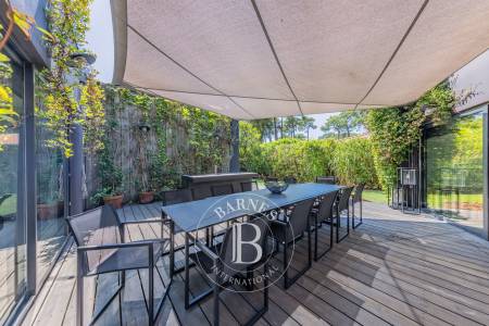 VILLA RÉNOVÉE AVEC PISCINE ET DÉPENDANCE À QUELQUES MÈTRES DE LA PLAGE AU PYLA-SUR-MER