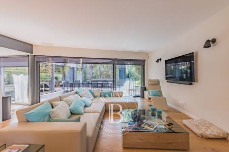 VILLA RÉNOVÉE AVEC PISCINE ET DÉPENDANCE À QUELQUES MÈTRES DE LA PLAGE AU PYLA-SUR-MER