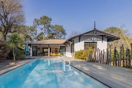 MAGNIFIQUE VILLA AVEC PISCINE AU PYLA-SUR-MER, PROCHE DES PLAGES