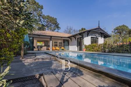 MAGNIFIQUE VILLA AVEC PISCINE AU PYLA-SUR-MER, PROCHE DES PLAGES