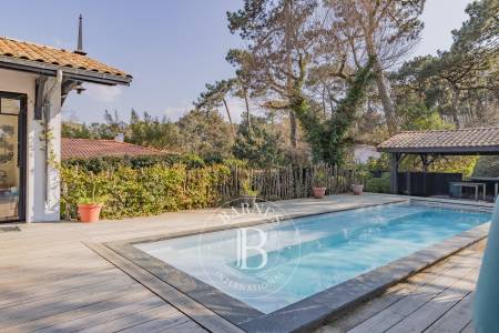 MAGNIFIQUE VILLA AVEC PISCINE AU PYLA-SUR-MER, PROCHE DES PLAGES