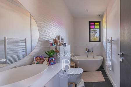 MAGNIFIQUE VILLA AVEC PISCINE AU PYLA-SUR-MER, PROCHE DES PLAGES