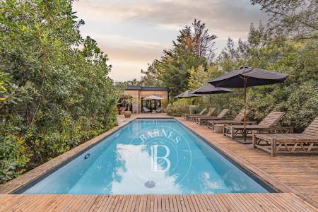 VILLA MODERNE AVEC PISCINE ET GRAND TERRAIN AU CŒUR DU CAP FERRET