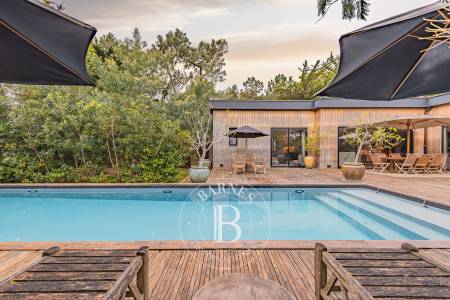 VILLA MODERNE AVEC PISCINE ET GRAND TERRAIN AU CŒUR DU CAP FERRET