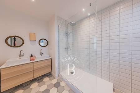 VILLA MODERNE AVEC PISCINE ET GRAND TERRAIN AU CŒUR DU CAP FERRET