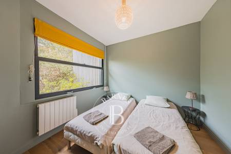 VILLA MODERNE AVEC PISCINE ET GRAND TERRAIN AU CŒUR DU CAP FERRET