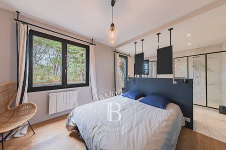 VILLA MODERNE AVEC PISCINE ET GRAND TERRAIN AU CŒUR DU CAP FERRET