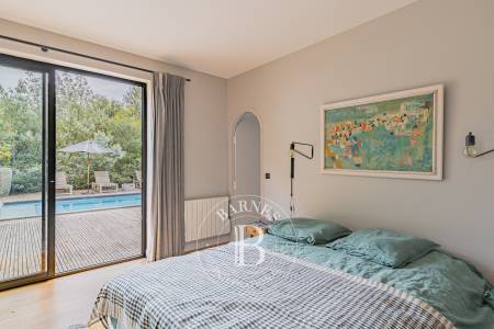 VILLA MODERNE AVEC PISCINE ET GRAND TERRAIN AU CŒUR DU CAP FERRET